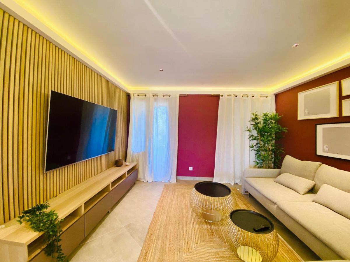 Appartement Duplex 120m2 terrasse vue sur Nîmes Extérieur photo