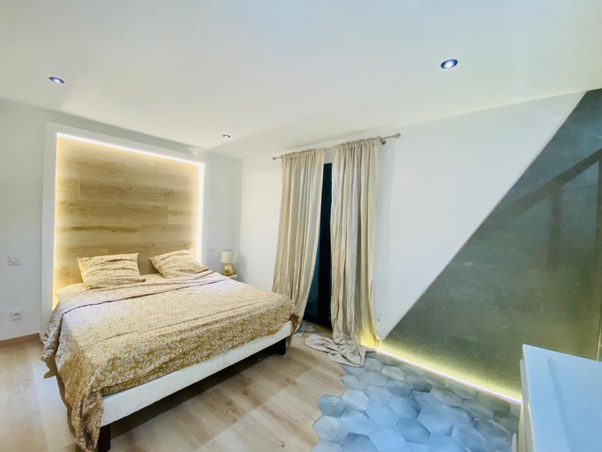 Appartement Duplex 120m2 terrasse vue sur Nîmes Extérieur photo