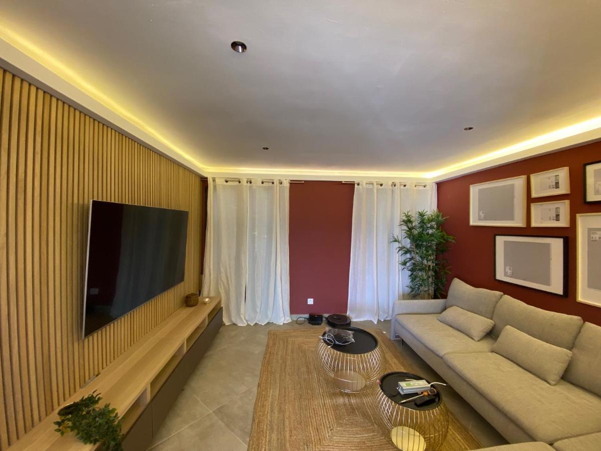 Appartement Duplex 120m2 terrasse vue sur Nîmes Extérieur photo